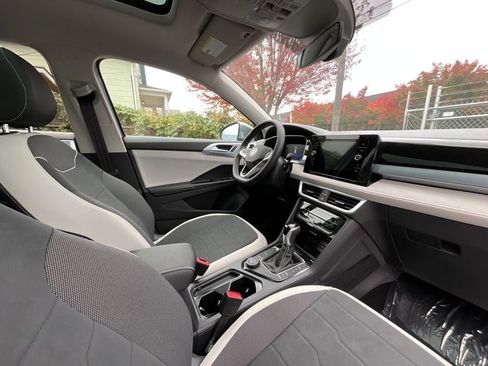 New 2025 Volkswagen Taos SE image 18