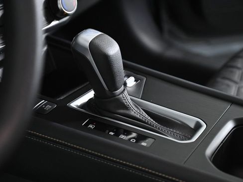 Used 2025 Nissan Kicks SV w/ SV Premium Package image 20