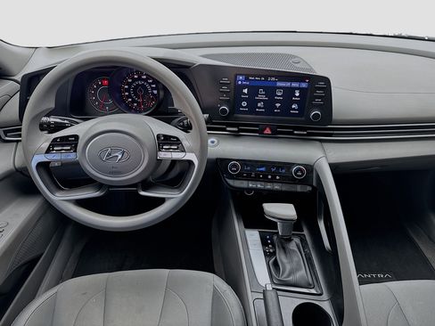 Used 2022 Hyundai Elantra SEL image 14
