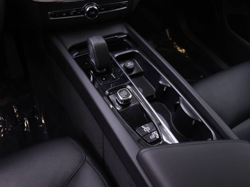 Certified 2025 Volvo XC60 B5 Core image 16