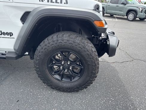 Used 2024 Jeep Wrangler Willys AWD/4WD image 14