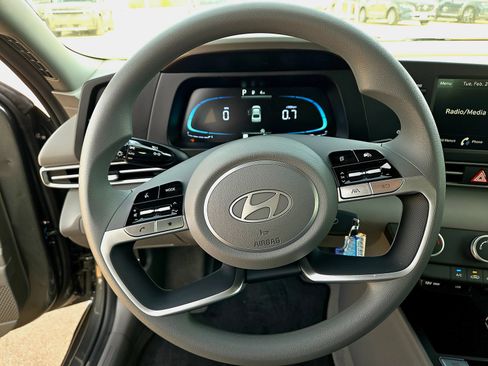 Certified 2026 Hyundai Elantra SE FWD image 12