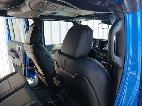 New 2025 Jeep Gladiator Sport S image 21