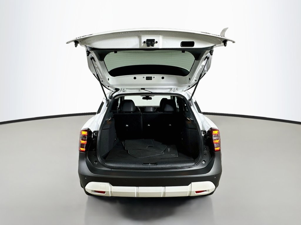 Used 2025 Nissan Kicks SR AWD/4WD image 36