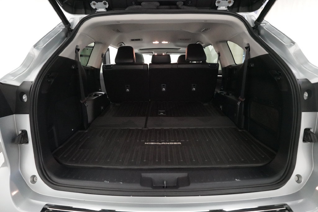 Used 2021 Toyota Highlander Limited AWD/4WD image 10