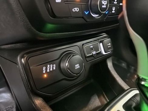 Used 2023 Jeep Renegade Limited AWD/4WD image 26