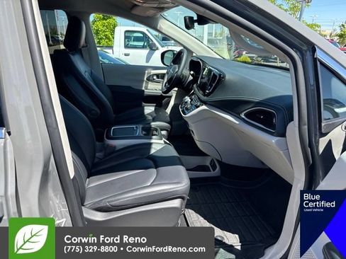 Used 2024 Chrysler Pacifica Touring-L AWD/4WD image 14