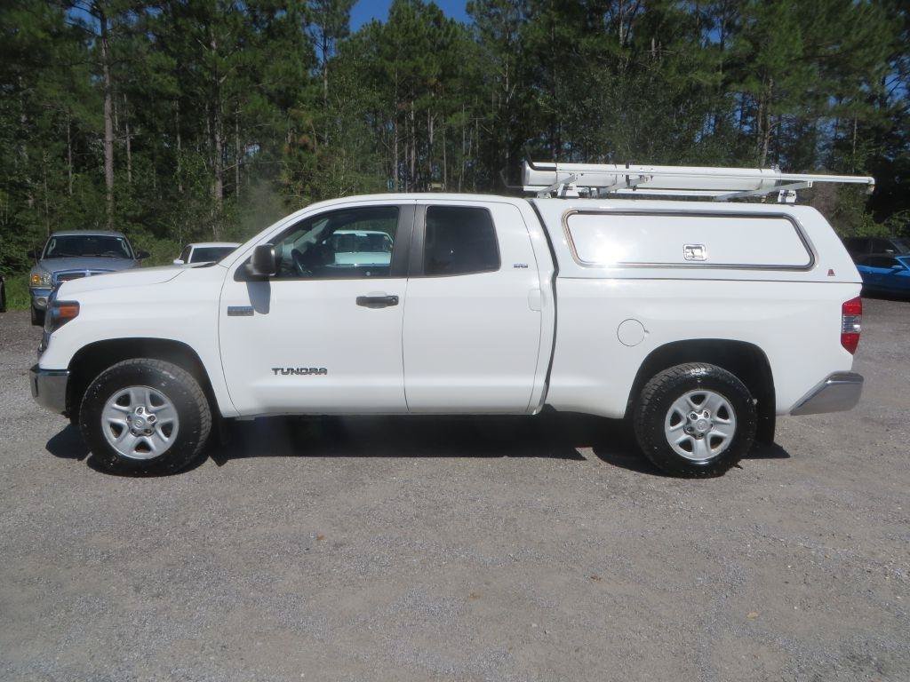 Used 2018 Toyota Tundra SR5 AWD/4WD image 1
