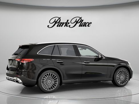 Used 2026 Mercedes-Benz GLC 300 4MATIC image 23