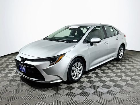 Certified 2025 Toyota Corolla LE FWD image 3