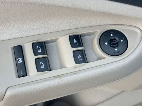 Used 2018 Ford Escape SE image 12