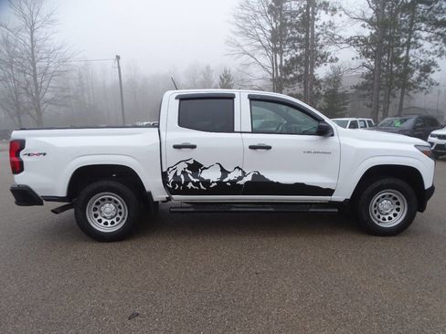 Used 2024 Chevrolet Colorado W/T w/ WT Convenience Package II AWD/4WD image 40