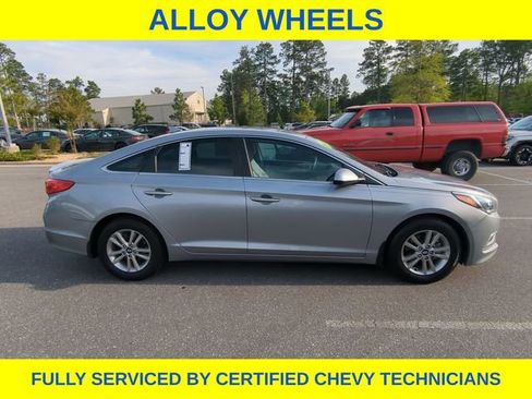 Used 2017 Hyundai Sonata SE FWD image 4