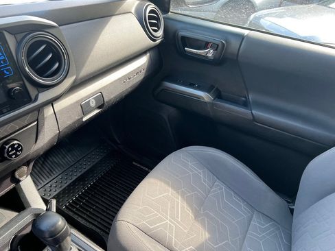 Used 2017 Toyota Tacoma TRD Off-Road image 53
