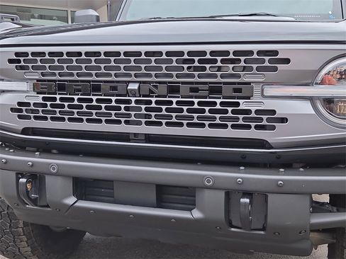 Used 2023 Ford Bronco Badlands image 11