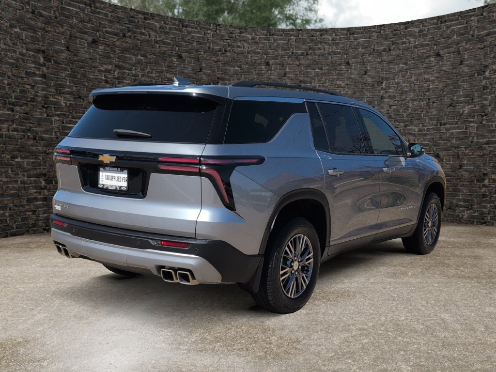 Used 2025 Chevrolet Traverse LT FWD image 7