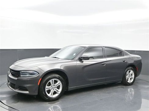 Used 2019 Dodge Charger SXT image 2