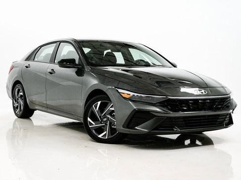 Used 2025 Hyundai Elantra SEL image 5