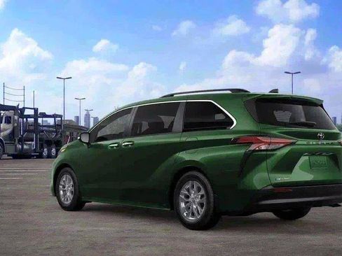 New 2026 Toyota Sienna XLE AWD/4WD image 6