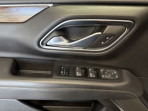 Used 2023 Chevrolet Suburban Premier AWD/4WD image 22