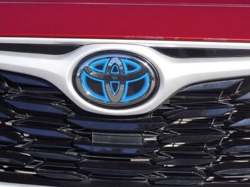 Used 2022 Toyota Highlander XLE image 9