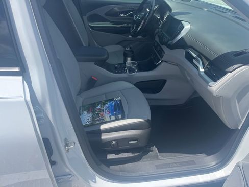 Used 2024 GMC Terrain SLT w/ Tech Package FWD image 5