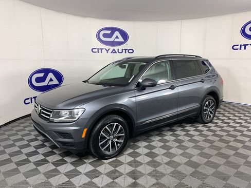Used 2018 Volkswagen Tiguan SE w/ Panoramic Sunroof Package FWD image 7