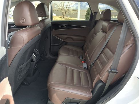 Used 2019 Kia Sorento SX image 19