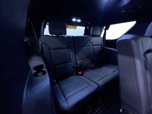 Used 2022 Chevrolet Tahoe Z71 w/ Luxury Package AWD/4WD image 35