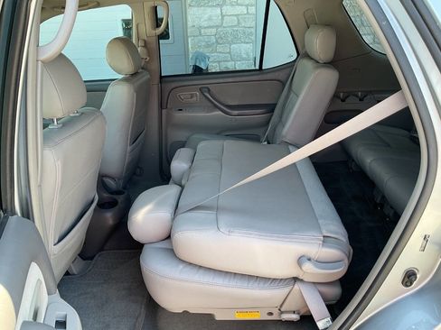 Used 2007 Toyota Sequoia SR5 image 26