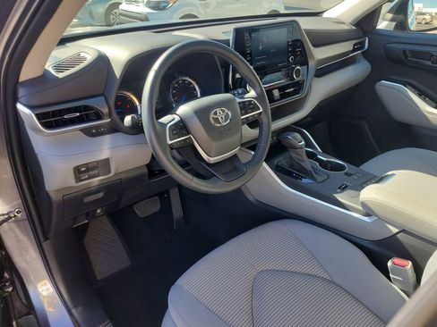Used 2023 Toyota Highlander LE image 19
