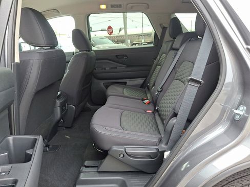 Used 2024 Nissan Pathfinder S image 11