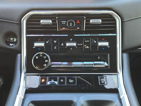 Certified 2025 Nissan Armada SL w/ Captain's Chari Seat Package image 18