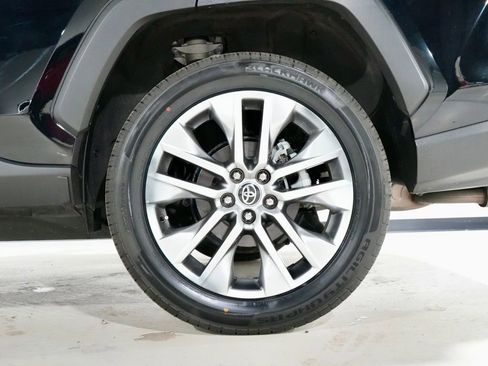 Used 2022 Toyota RAV4 XLE Premium image 35