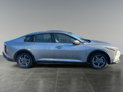 Used 2025 Kia K4 LXS image 8