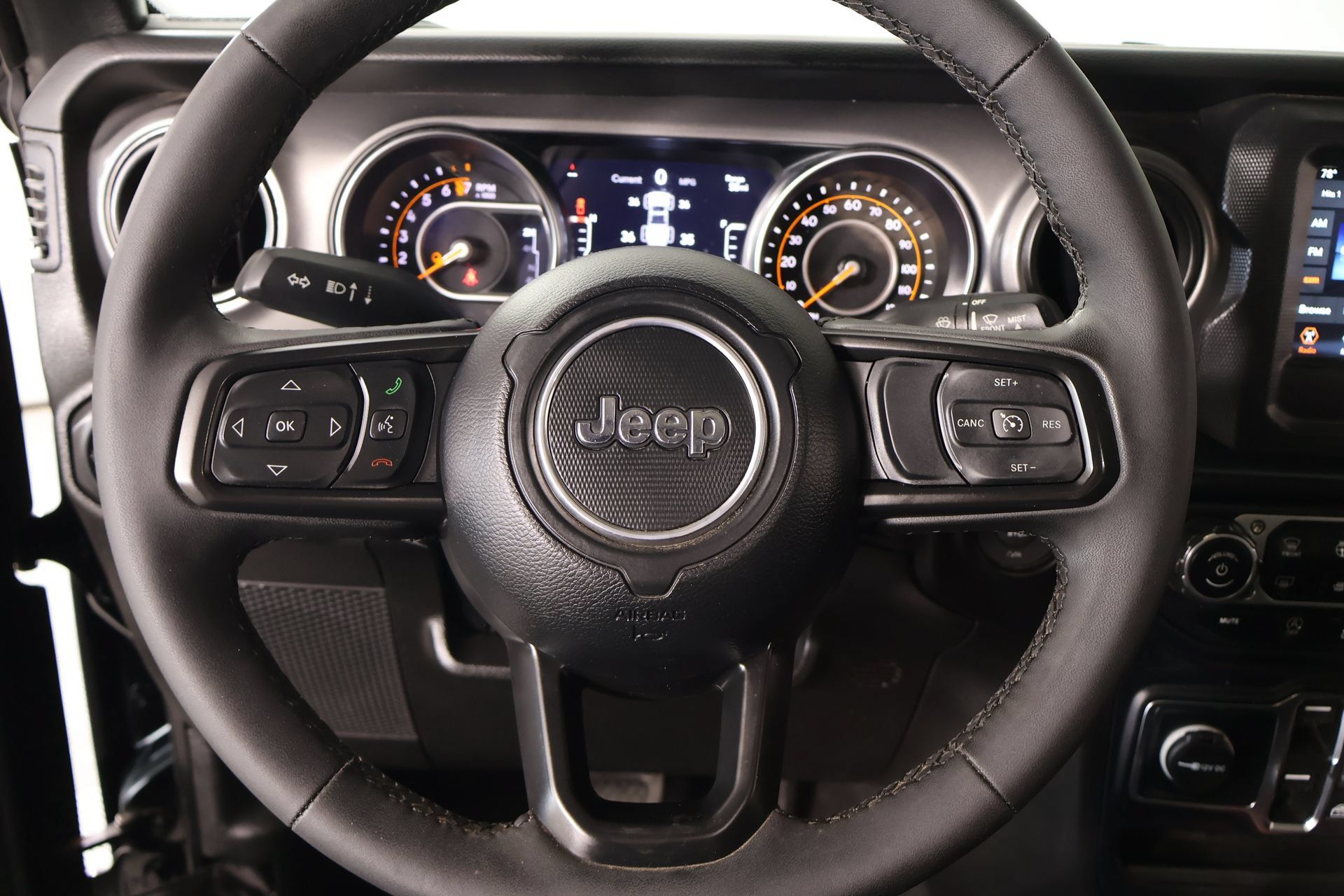 Used 2023 Jeep Gladiator Sport AWD/4WD image 3