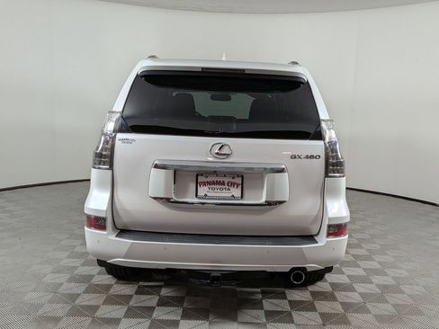 Used 2017 Lexus GX 460 Luxury w/ Preferred Accessory Package AWD/4WD image 4