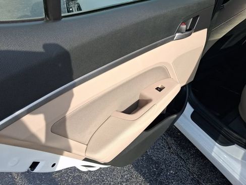 Used 2020 Hyundai Elantra SEL FWD image 9