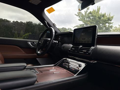 Used 2020 Lincoln Navigator Reserve w/ Luxury Package AWD/4WD image 6