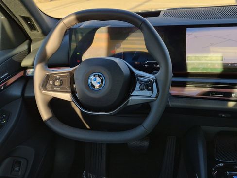 Certified 2024 BMW i5 eDrive40i w/ M Sport Package image 34