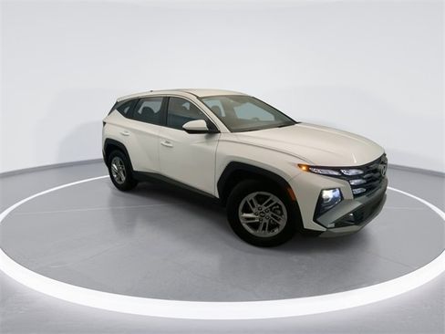 Used 2025 Hyundai Tucson SE image 6
