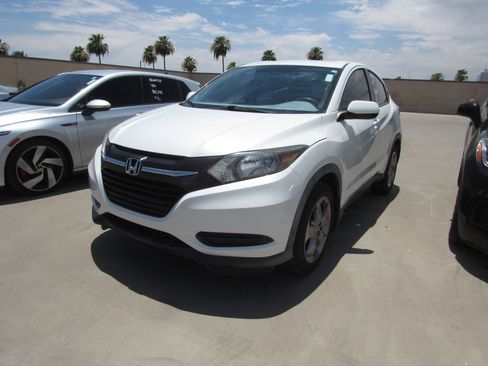 Used 2016 Honda HR-V LX image 1