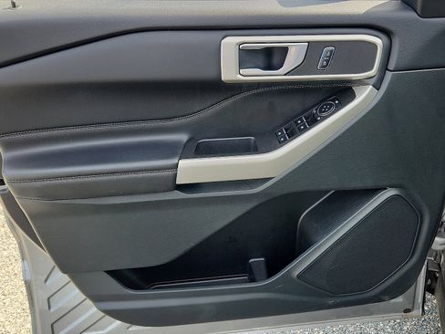 Used 2023 Ford Explorer XLT w/ Equipment Group 202A image 12