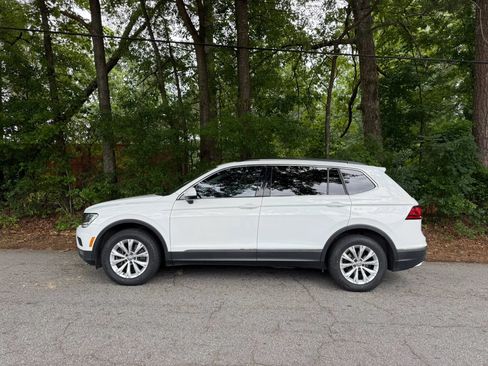 Used 2018 Volkswagen Tiguan SEL FWD image 2