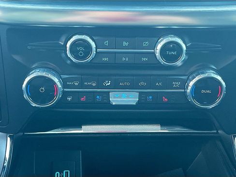 Used 2023 Ford F150 Lariat AWD/4WD image 16