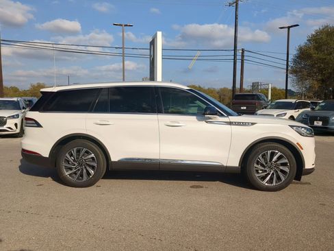 New 2026 Lincoln Aviator Premiere image 2
