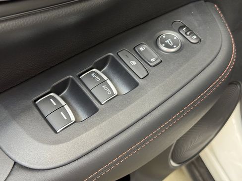 Used 2025 Honda HR-V Sport image 9