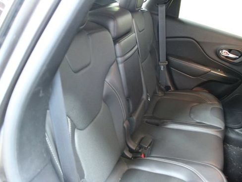 Used 2016 Jeep Cherokee Limited w/ Luxury Group AWD/4WD image 9