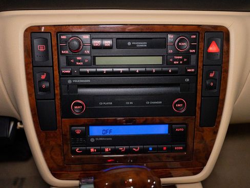 Used 2002 Volkswagen Passat GLX image 37