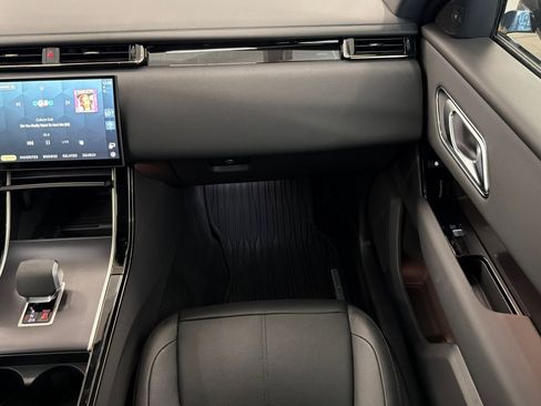 Used 2026 Land Rover Range Rover Velar Dynamic SE AWD/4WD image 34